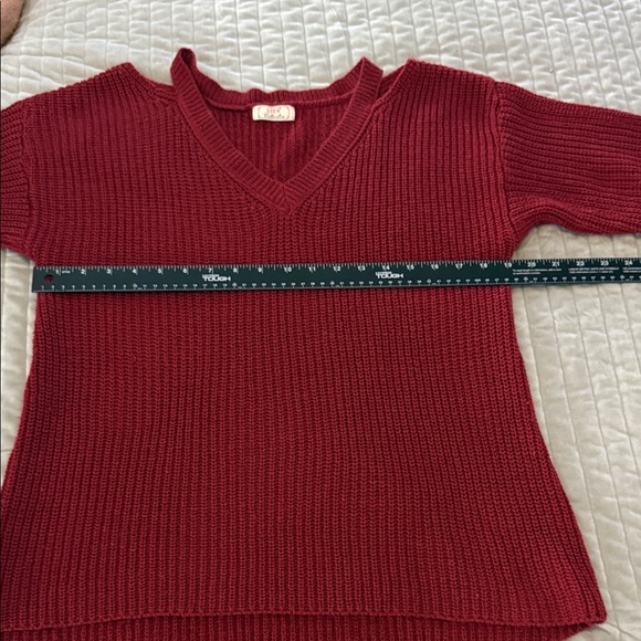 Lida Collection Red V-Neck High-Low Ribbed Knit Sweater - Size M - Picture 6 of 7
